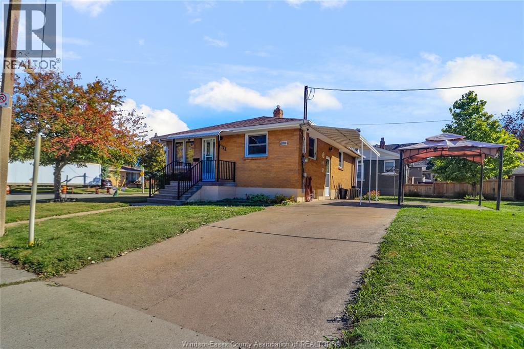 MLS# 25028990: 615 GILES West Unit# MAIN, Windsor, Canada