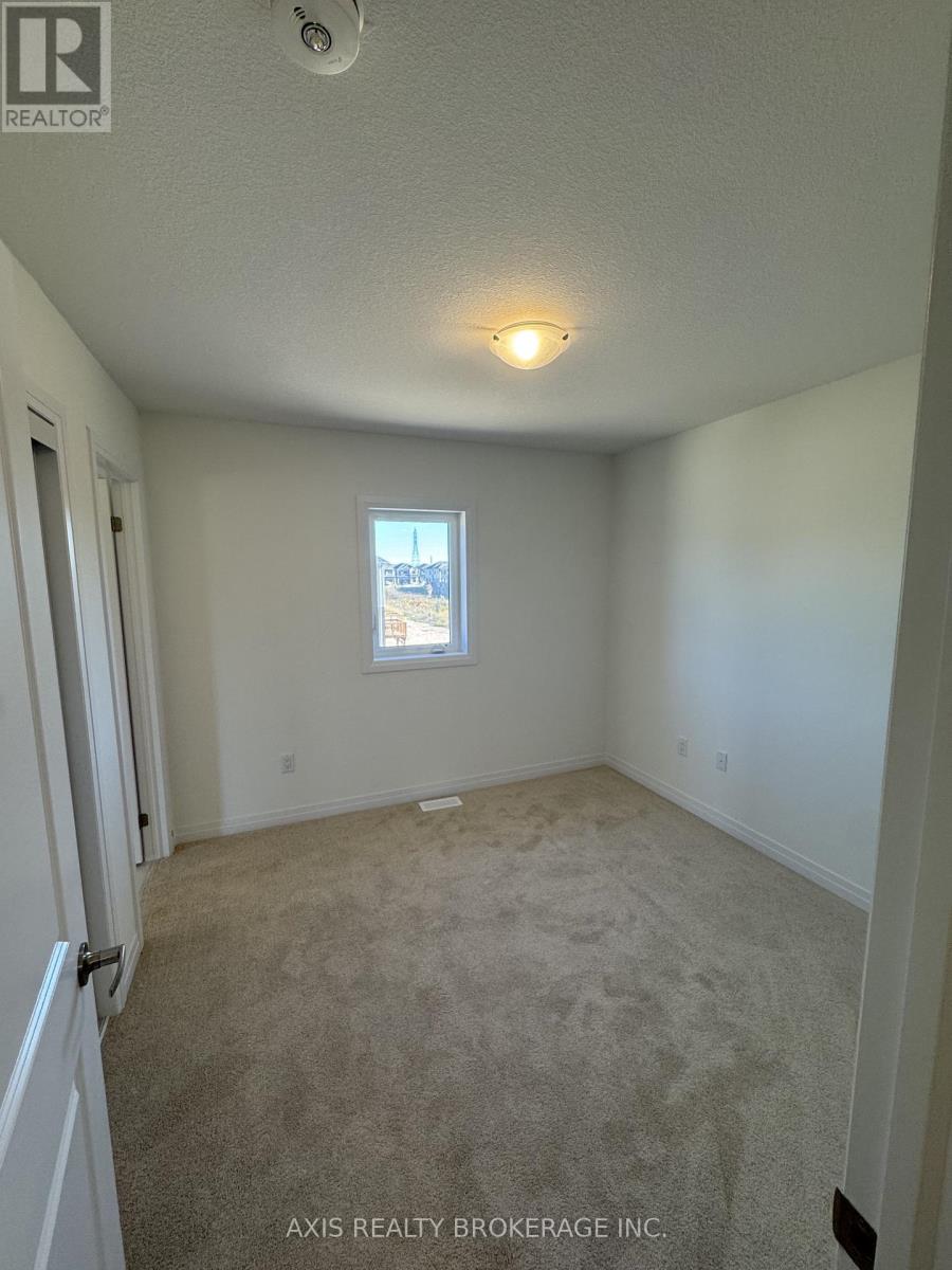 19 Cresthaven Heights, Thorold, Ontario  L2V 0N9 - Photo 6 - X12534990