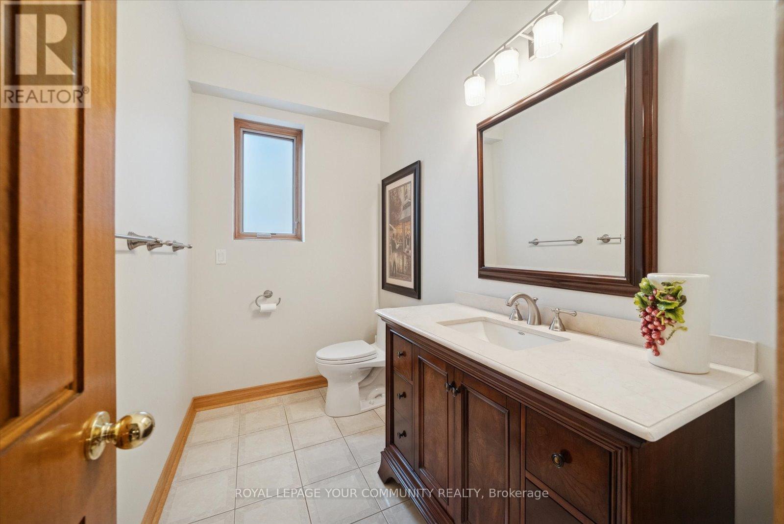 8 Old Park Lane, Richmond Hill, Ontario  L4B 2L8 - Photo 16 - N12552150