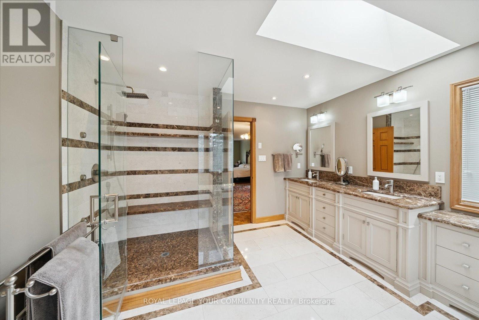 8 Old Park Lane, Richmond Hill, Ontario  L4B 2L8 - Photo 21 - N12552150