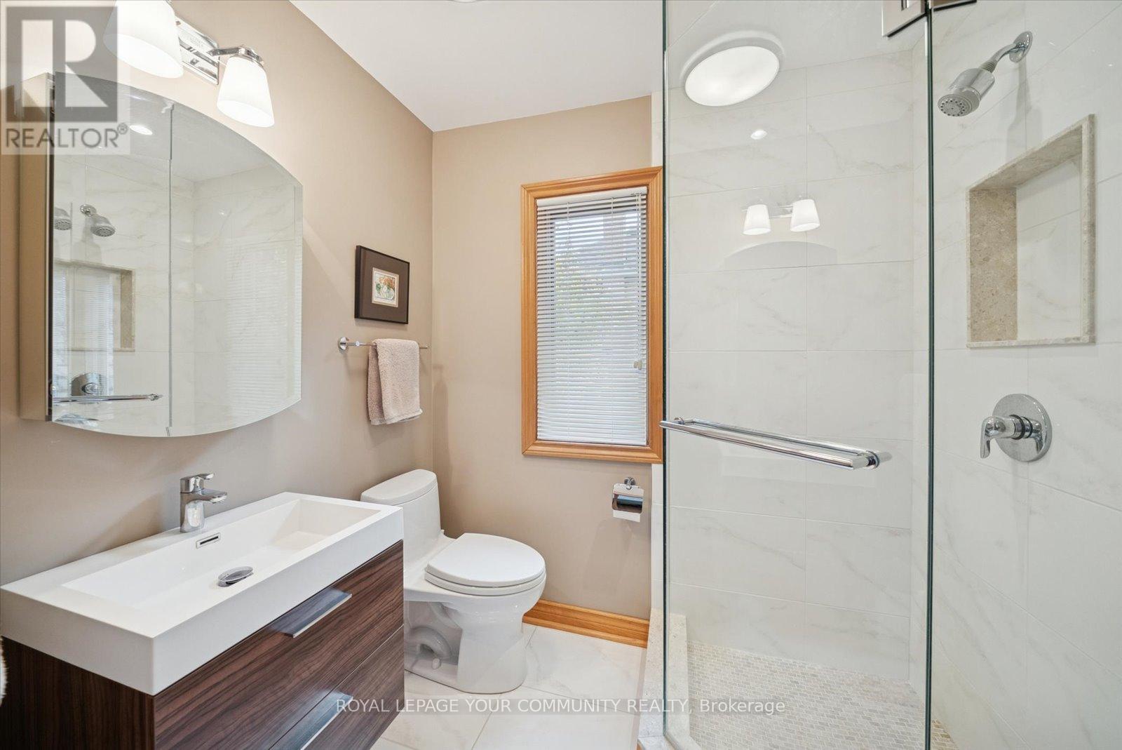 8 Old Park Lane, Richmond Hill, Ontario  L4B 2L8 - Photo 23 - N12552150