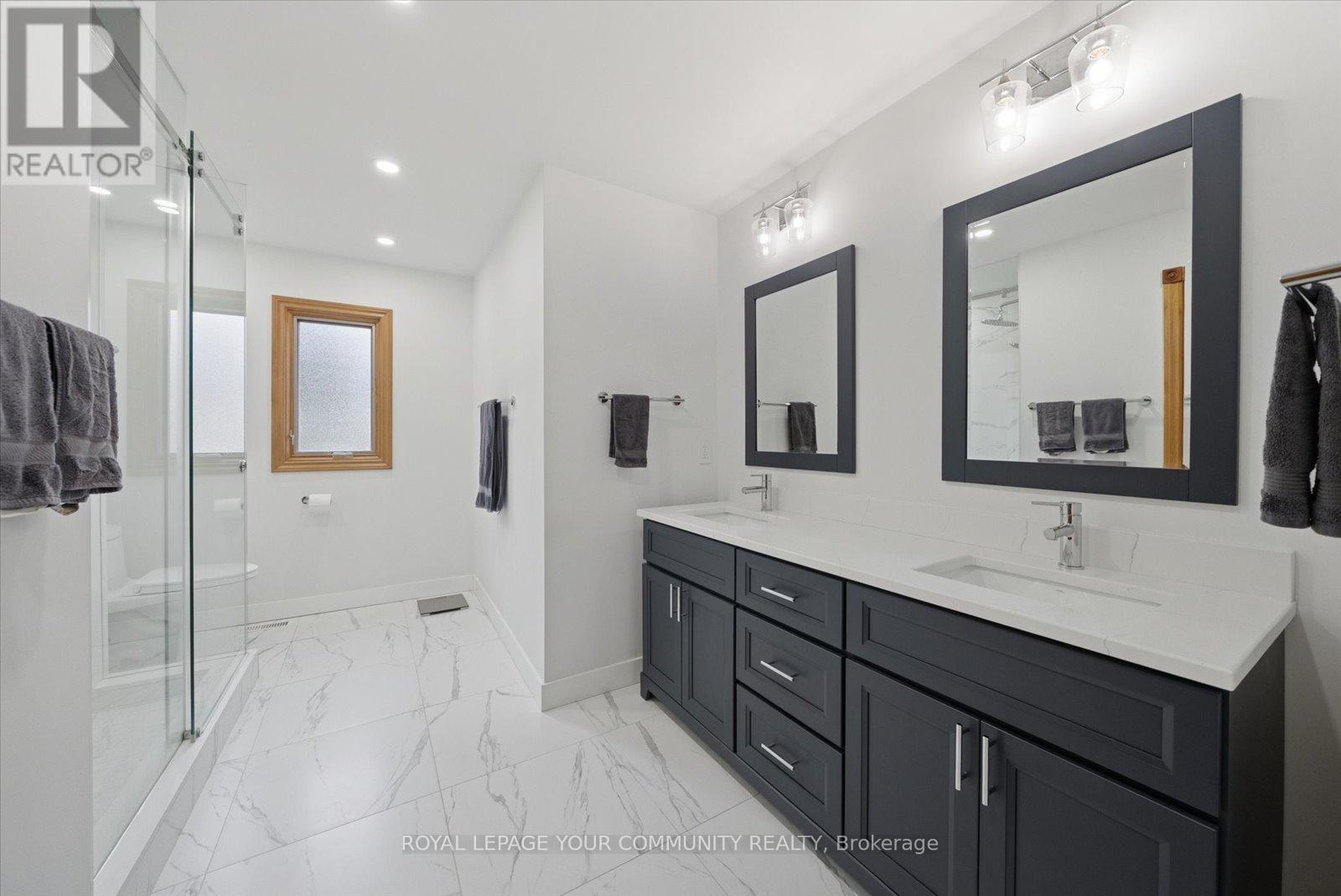 8 Old Park Lane, Richmond Hill, Ontario  L4B 2L8 - Photo 27 - N12552150