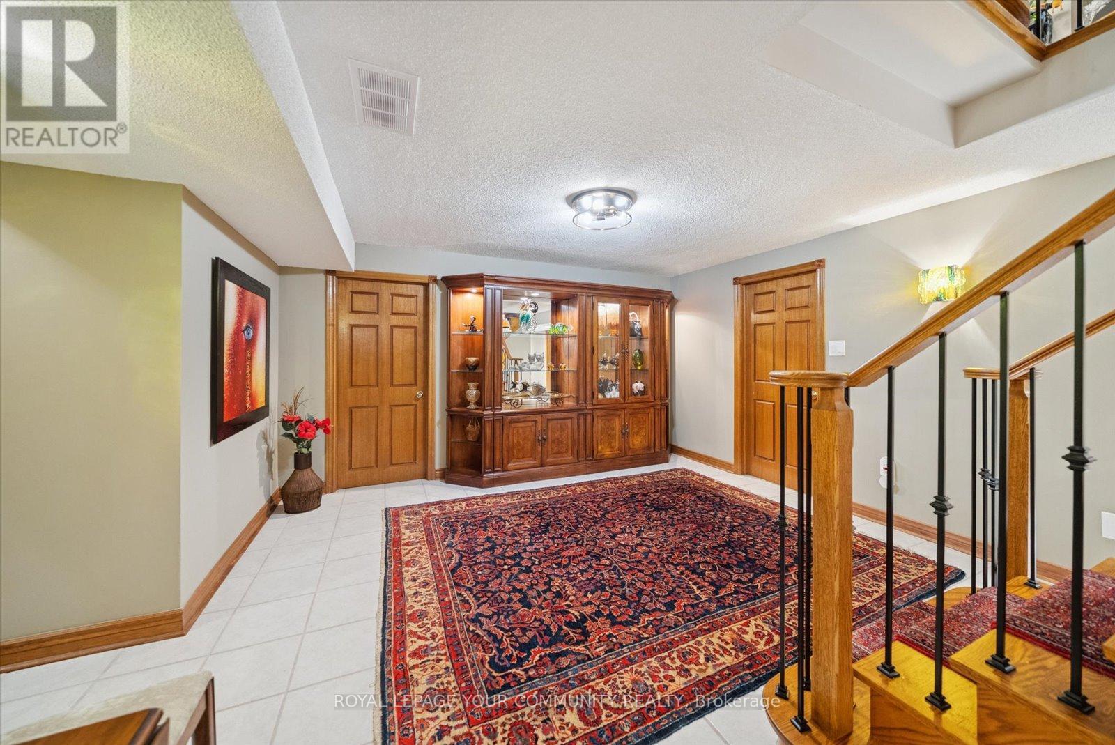 8 Old Park Lane, Richmond Hill, Ontario  L4B 2L8 - Photo 29 - N12552150