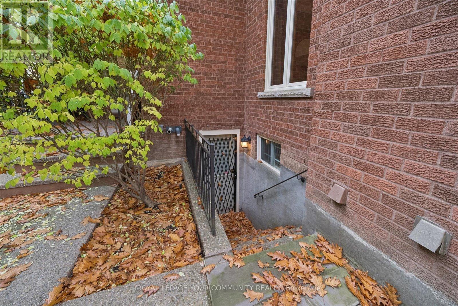 8 Old Park Lane, Richmond Hill, Ontario  L4B 2L8 - Photo 45 - N12552150