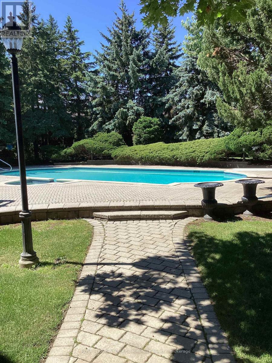 8 Old Park Lane, Richmond Hill, Ontario  L4B 2L8 - Photo 48 - N12552150