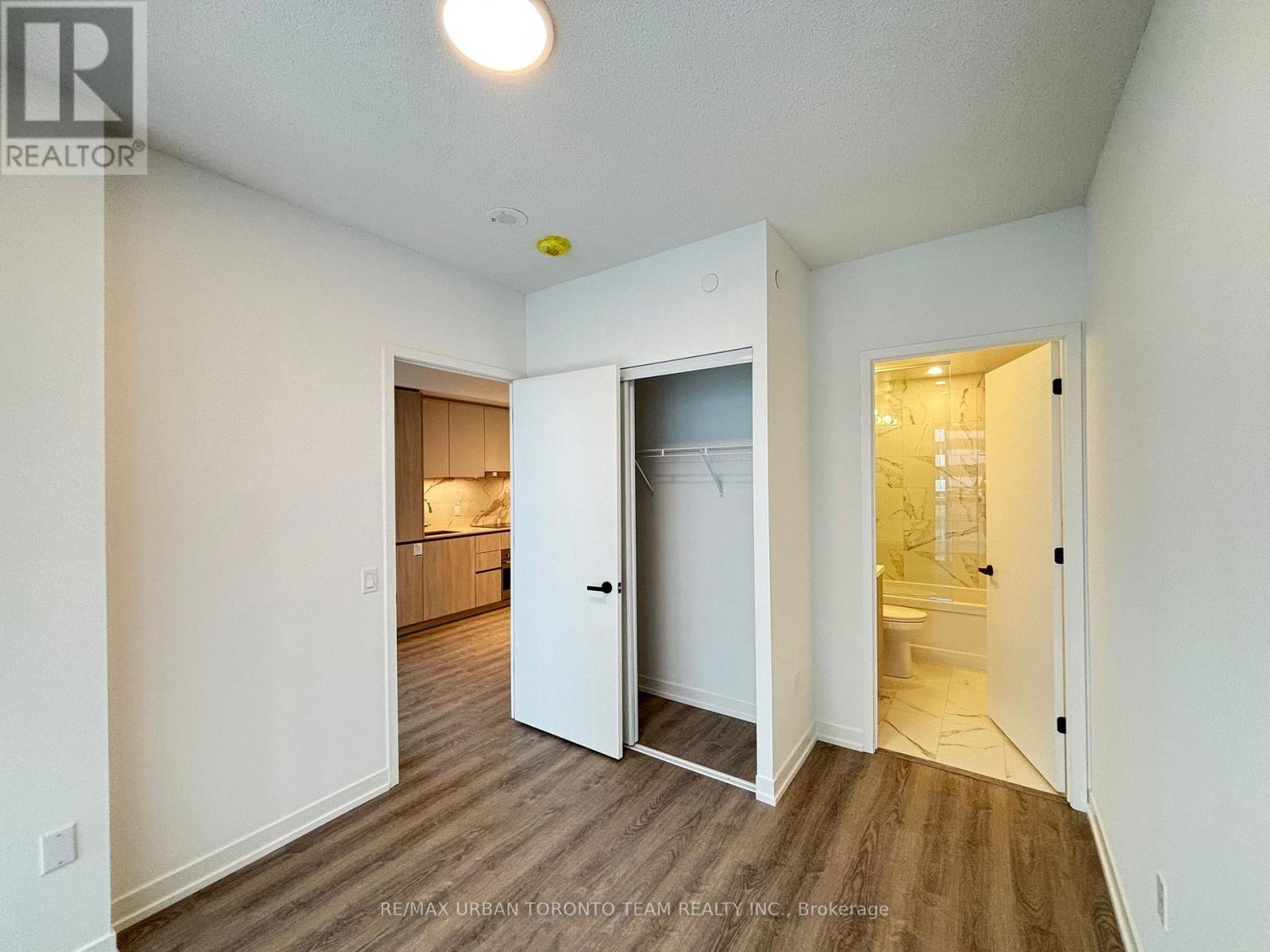 2001 - 8 Interchange Way, Vaughan, Ontario  L4K 5Z7 - Photo 10 - N12552196