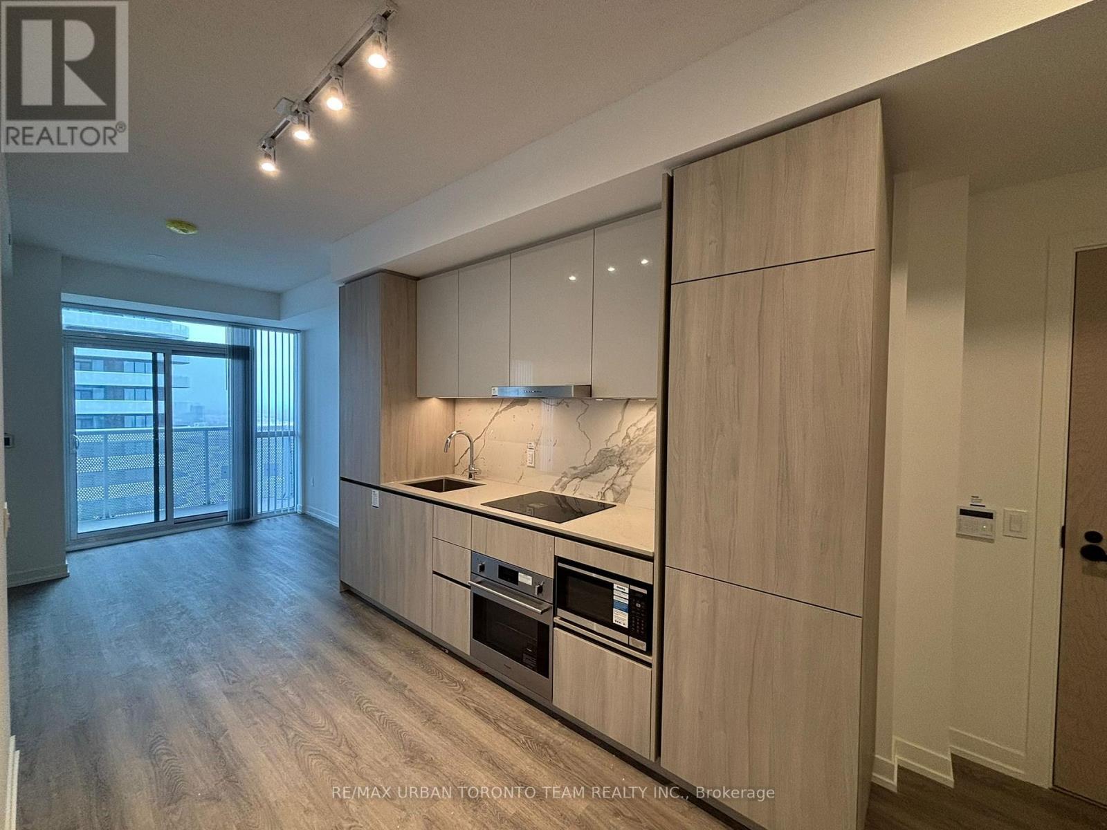 2001 - 8 Interchange Way, Vaughan, Ontario  L4K 5Z7 - Photo 3 - N12552196