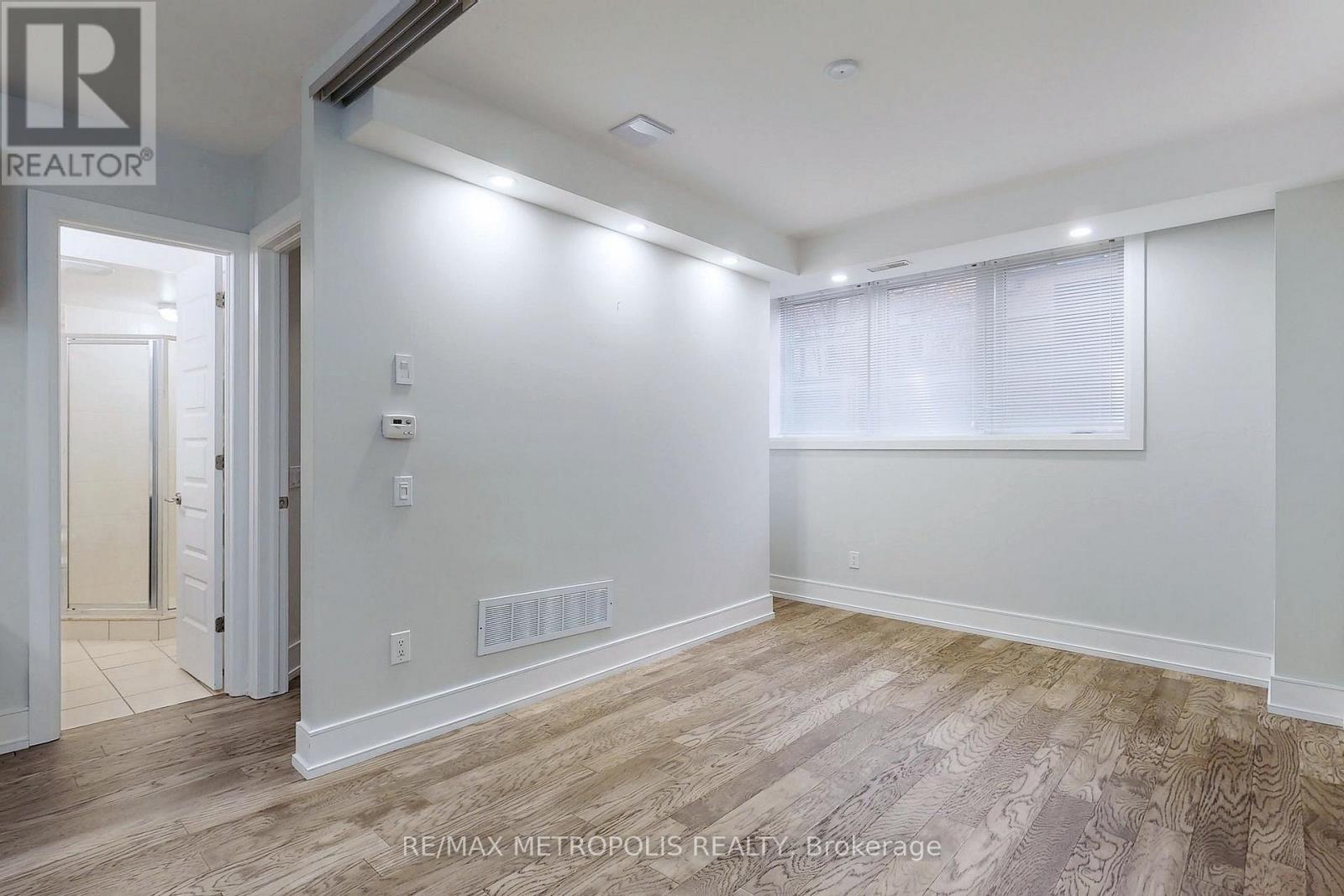 1 - 8171 Kipling Avenue, Vaughan, Ontario  L4L 0G4 - Photo 10 - N12552254