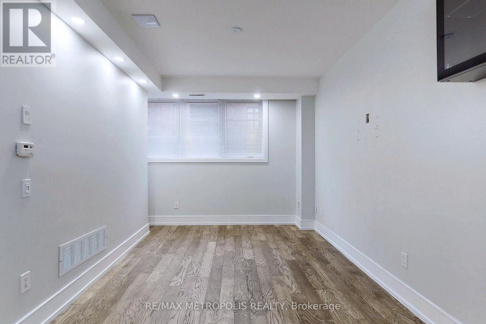 1 - 8171 Kipling Avenue, Vaughan, Ontario  L4L 0G4 - Photo 8 - N12552254