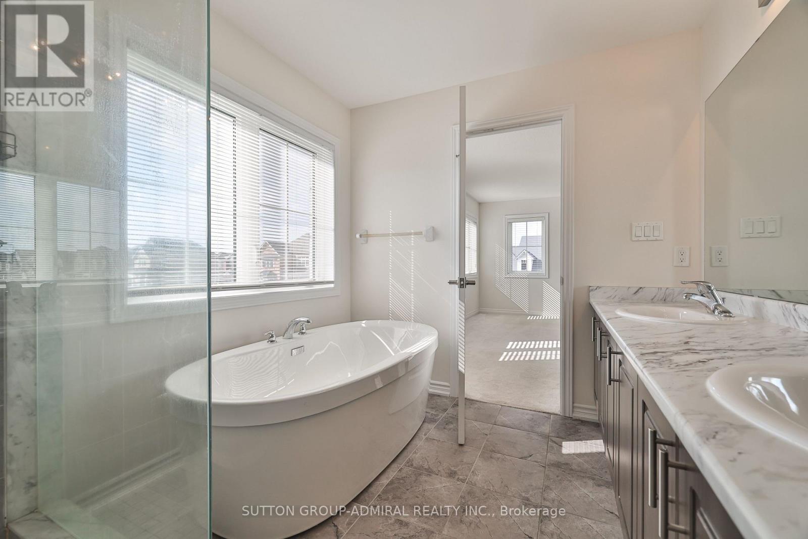 1417 Farrow Crescent, Innisfil, Ontario  L9S 0L6 - Photo 17 - N12552278