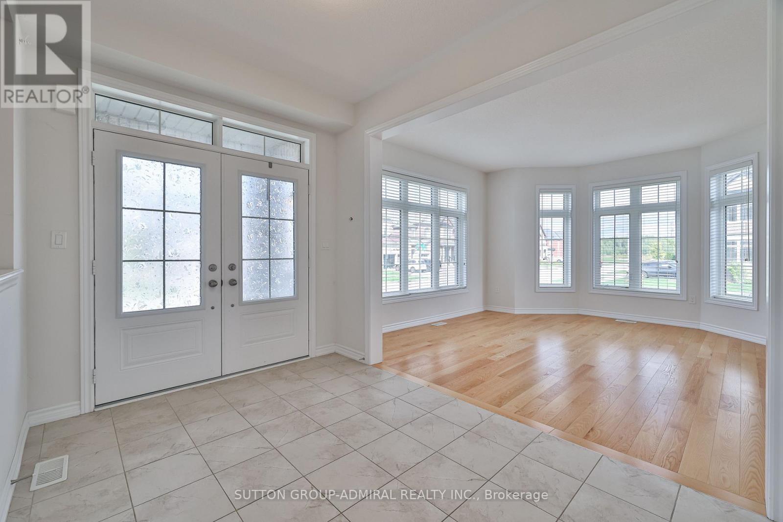 1417 Farrow Crescent, Innisfil, Ontario  L9S 0L6 - Photo 3 - N12552278