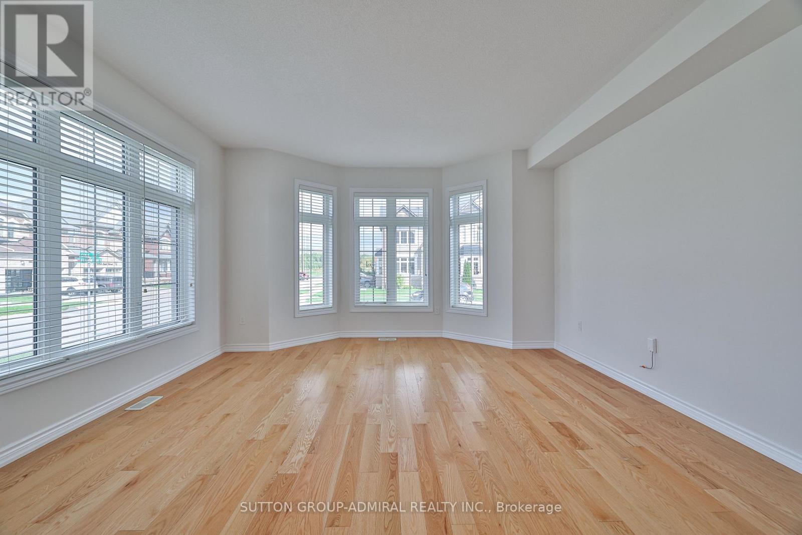 1417 Farrow Crescent, Innisfil, Ontario  L9S 0L6 - Photo 4 - N12552278