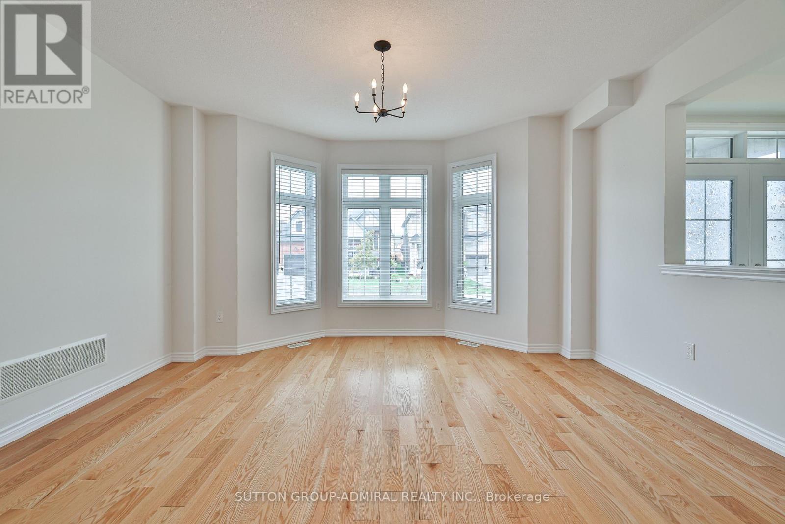 1417 Farrow Crescent, Innisfil, Ontario  L9S 0L6 - Photo 6 - N12552278