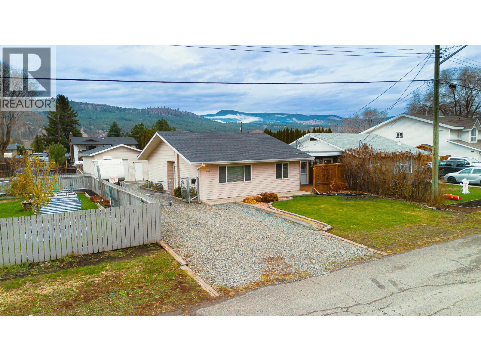 4915 Cammaray Drive, Kamloops, British Columbia  V2H 1L8 - Photo 2 - 10369444