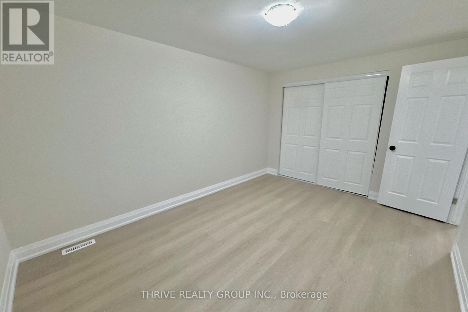 Upper - 645 Chiddington Avenue, London South, Ontario  N6C 2W6 - Photo 19 - X12552330