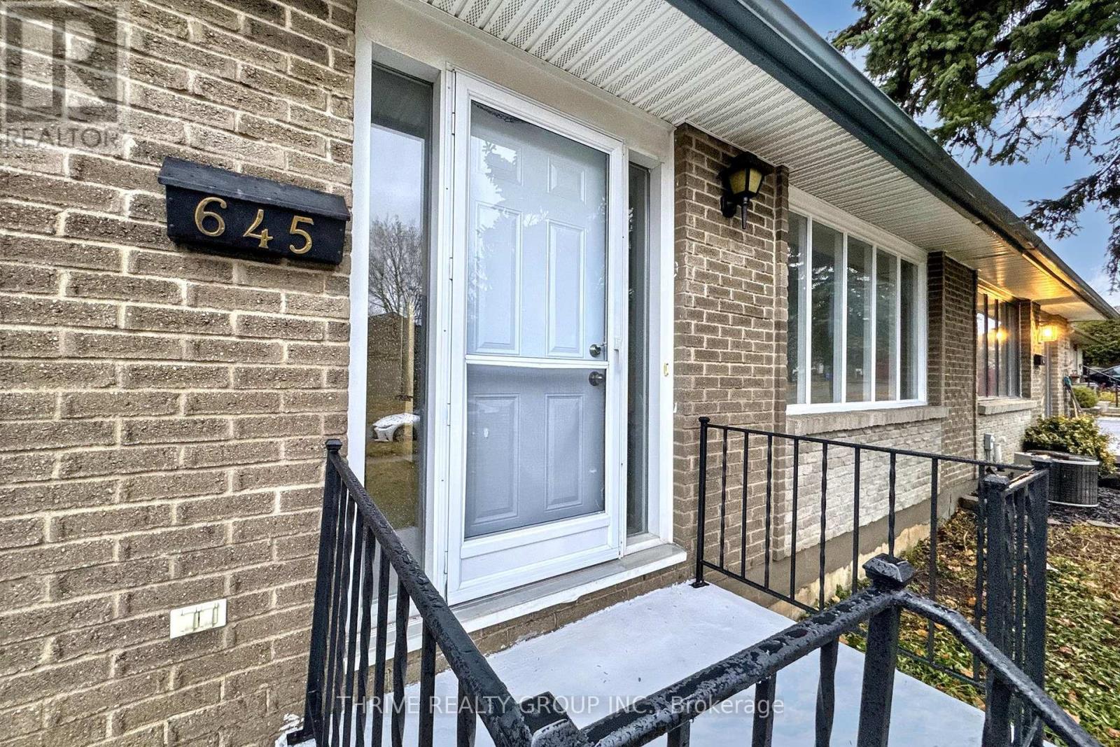 Upper - 645 Chiddington Avenue, London South, Ontario  N6C 2W6 - Photo 3 - X12552330