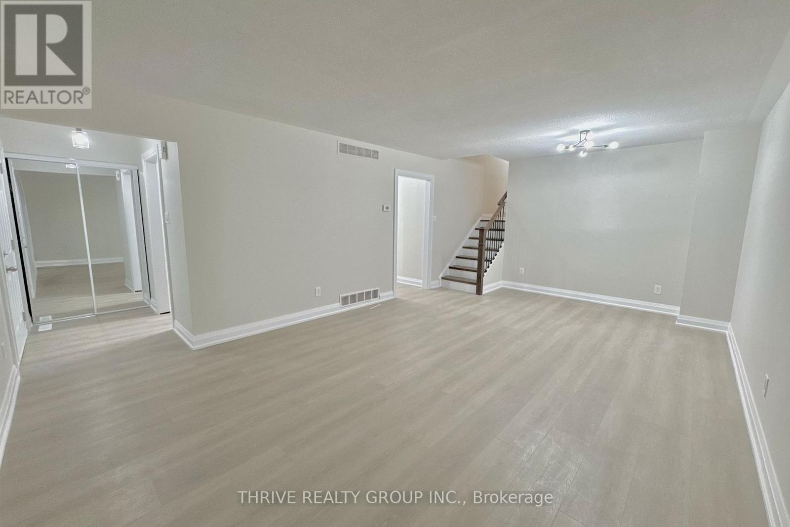 Upper - 645 Chiddington Avenue, London South, Ontario  N6C 2W6 - Photo 5 - X12552330