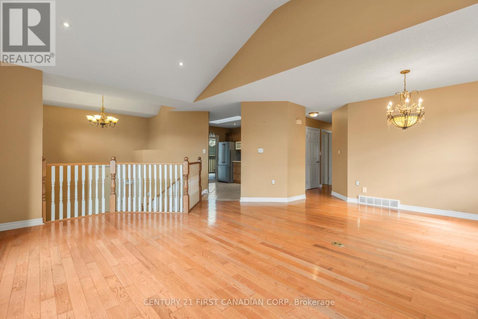 521 Darcy Drive, Strathroy-Caradoc, Ontario  N7G 4L1 - Photo 8 - X12552422