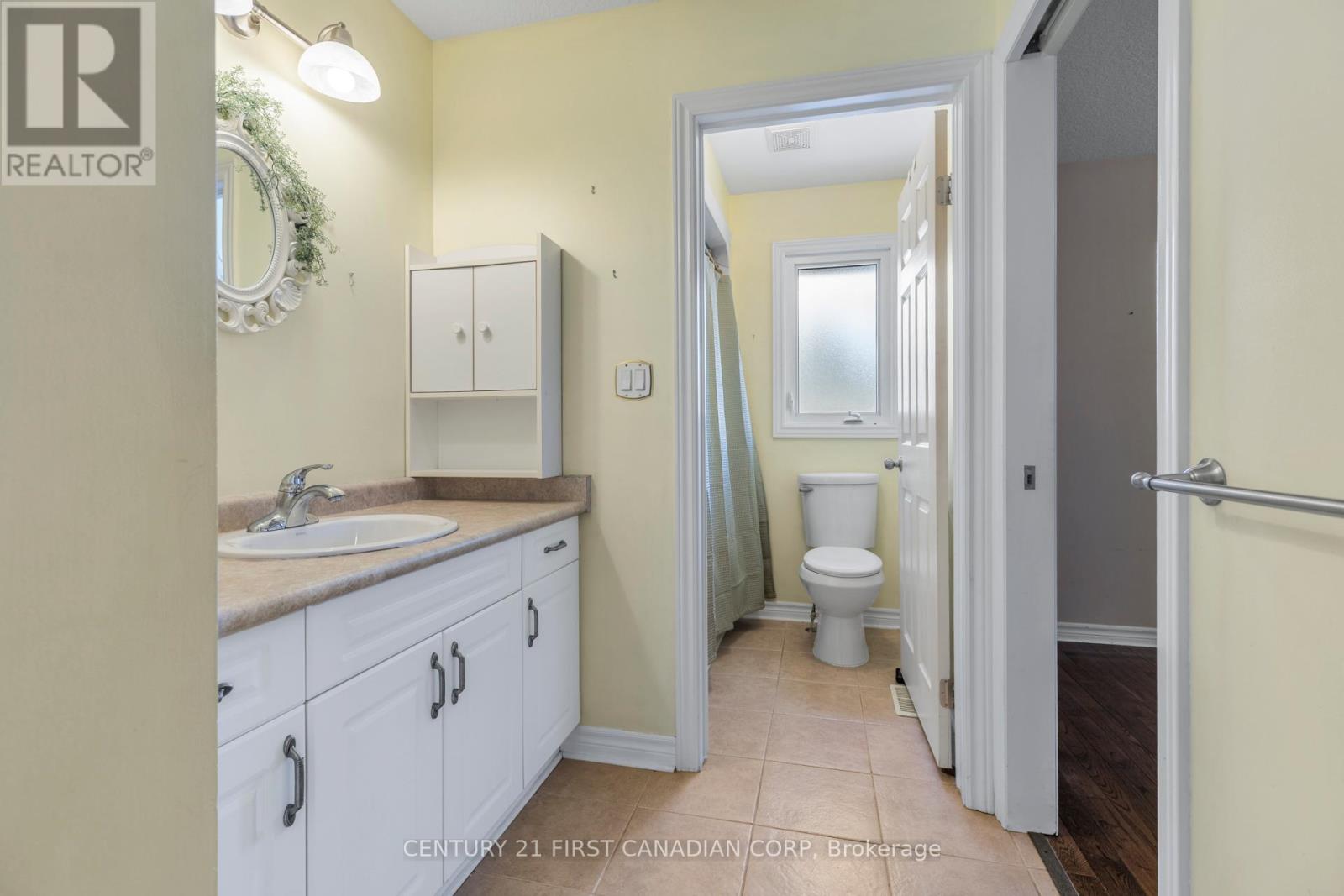 521 Darcy Drive, Strathroy-Caradoc, Ontario  N7G 4L1 - Photo 9 - X12552422