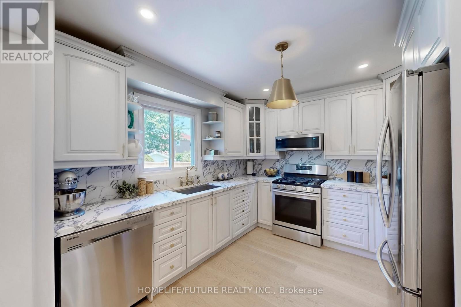 3273 Huxley Drive, Mississauga, Ontario  L5L 4S3 - Photo 13 - W12552102