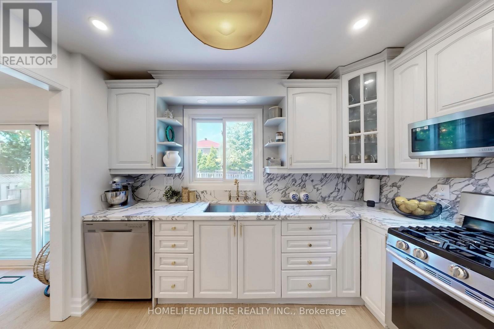 3273 Huxley Drive, Mississauga, Ontario  L5L 4S3 - Photo 14 - W12552102