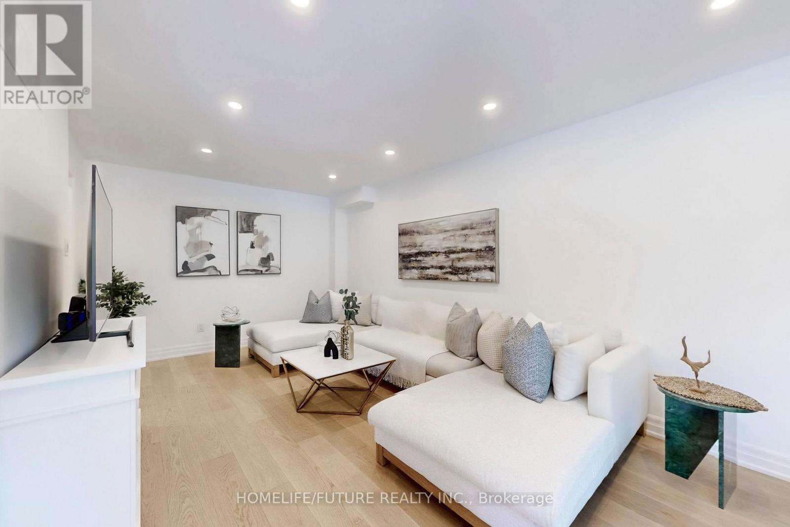 3273 Huxley Drive, Mississauga, Ontario  L5L 4S3 - Photo 5 - W12552102