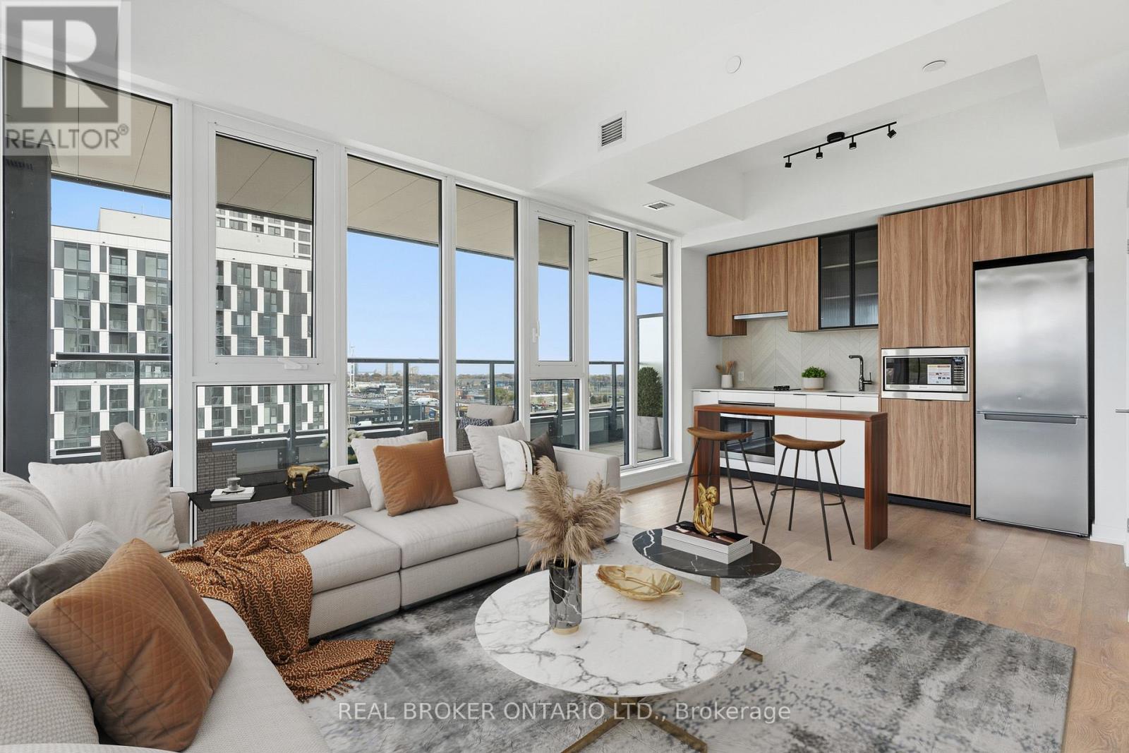 624 - 1037 THE QUEENSWAY, Toronto, Ontario