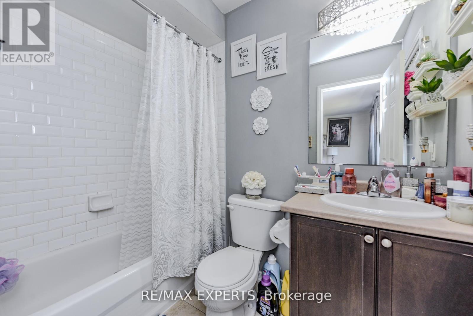 78 Honeyview Trail, Brampton, Ontario  L6P 4A3 - Photo 18 - W12552172