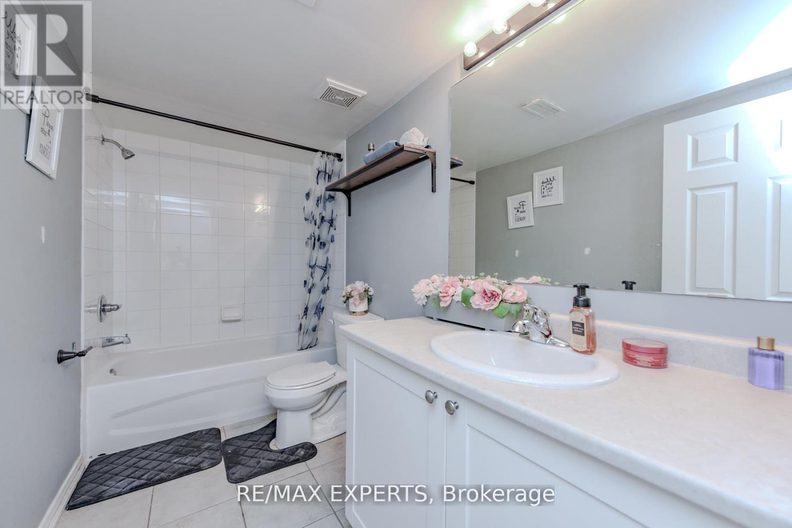 78 Honeyview Trail, Brampton, Ontario  L6P 4A3 - Photo 20 - W12552172