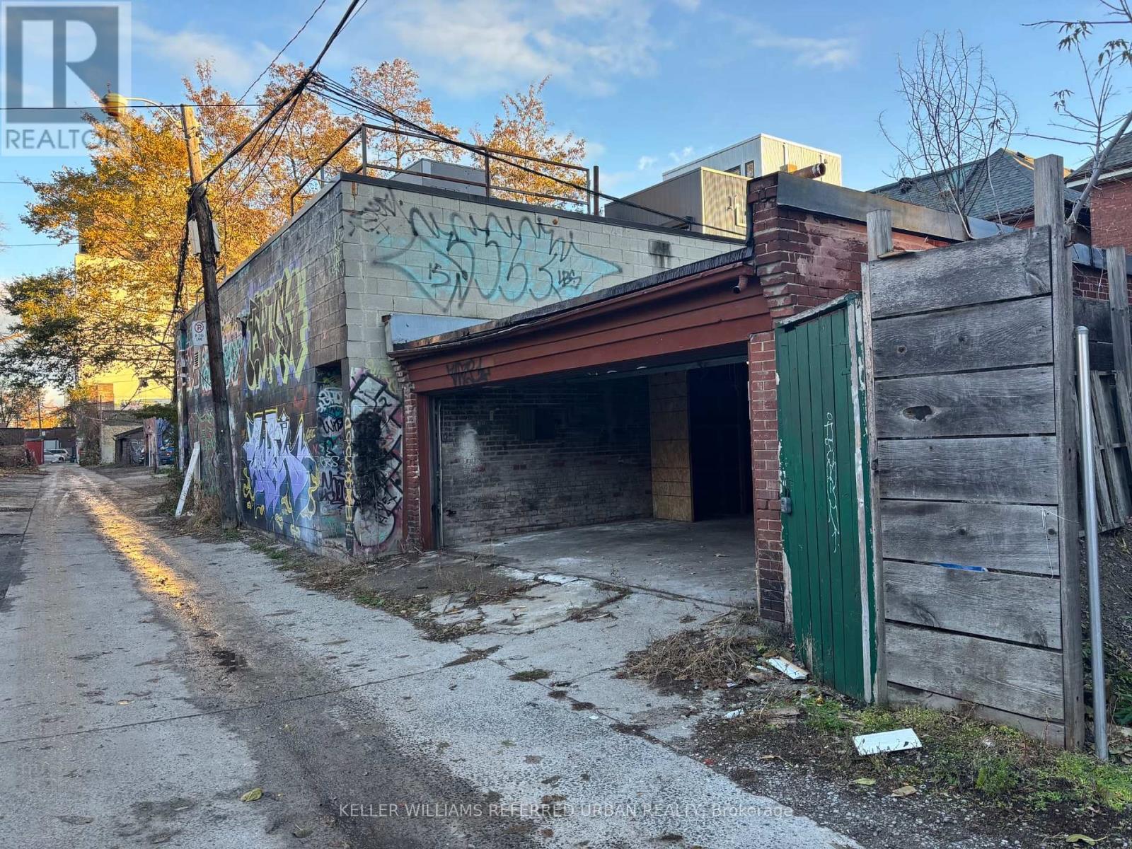 2257 Dundas Street W, Toronto, Ontario  M6R 1X6 - Photo 6 - W12552214