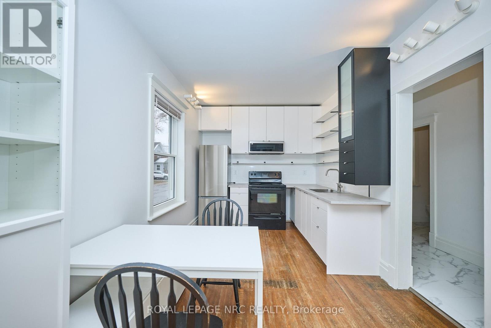 61 York Street, St. Catharines, Ontario  L2R 6C6 - Photo 5 - X12552378