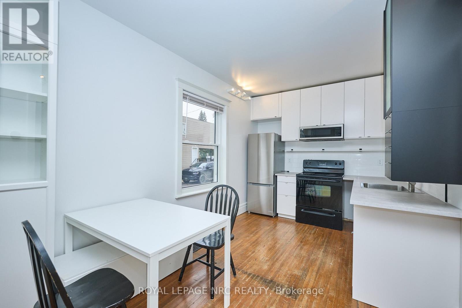 61 York Street, St. Catharines, Ontario  L2R 6C6 - Photo 6 - X12552378