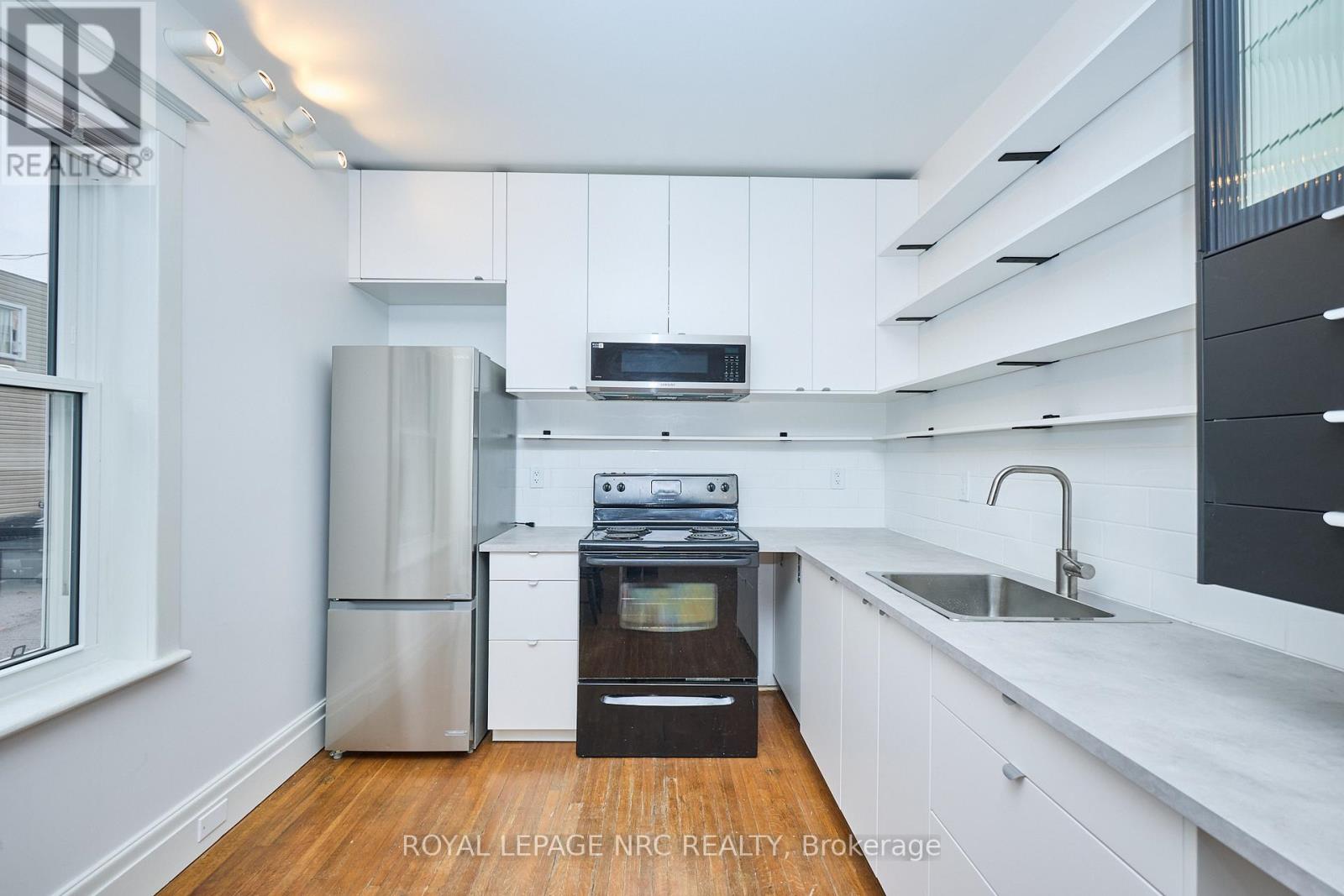 61 York Street, St. Catharines, Ontario  L2R 6C6 - Photo 7 - X12552378