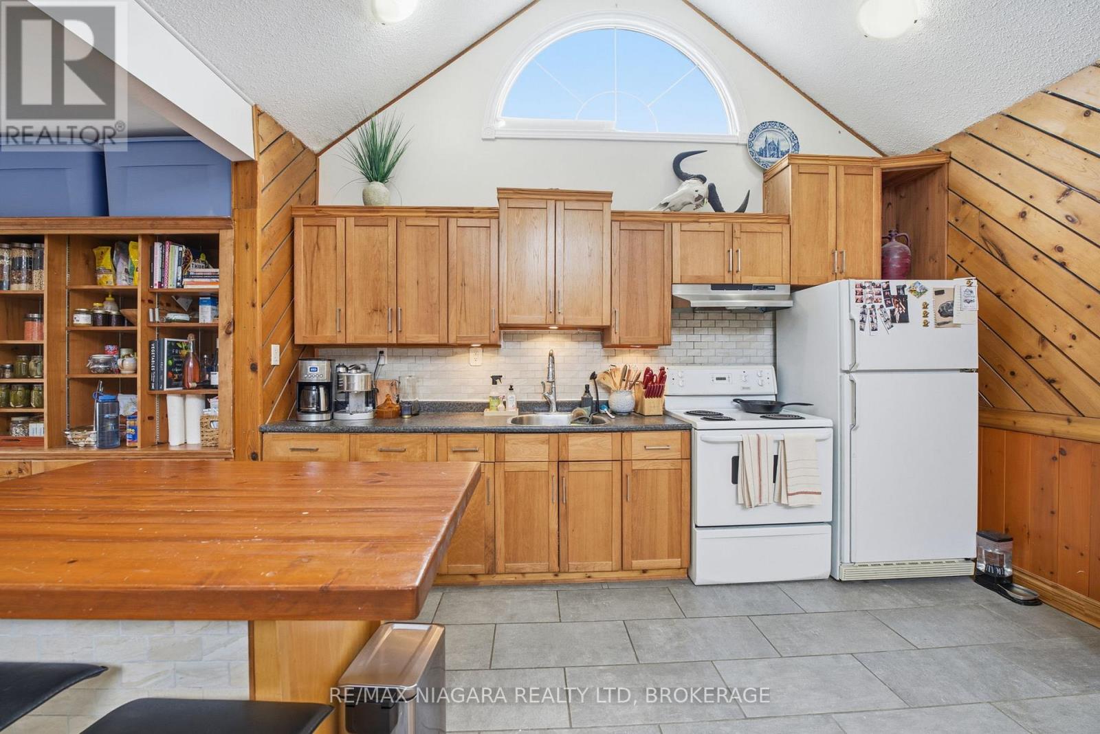 198 Pelham Road, St. Catharines, Ontario L2S 1W7 - Photo 12 - X12552438