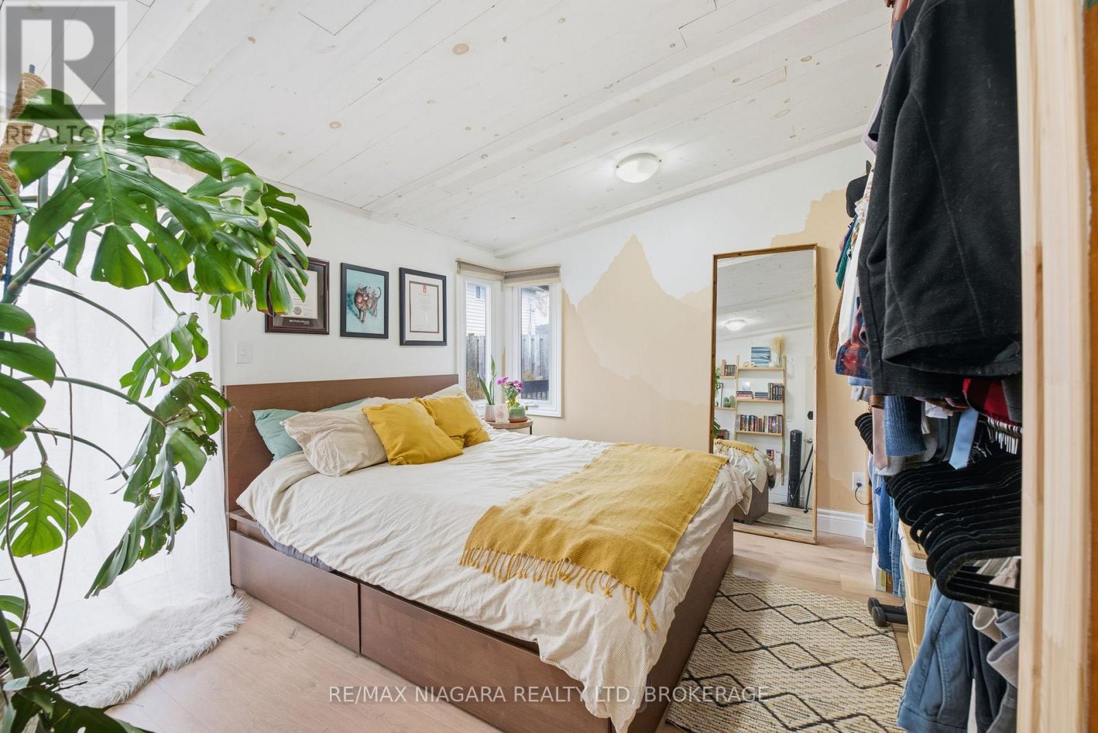 198 Pelham Road, St. Catharines, Ontario L2S 1W7 - Photo 21 - X12552438