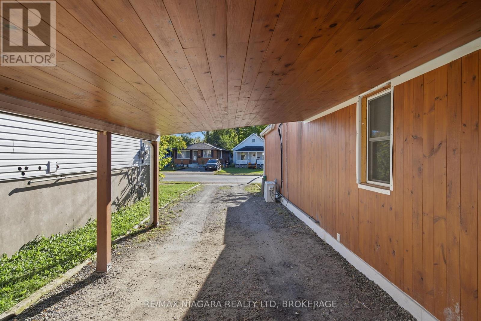 198 Pelham Road, St. Catharines, Ontario L2S 1W7 - Photo 4 - X12552438