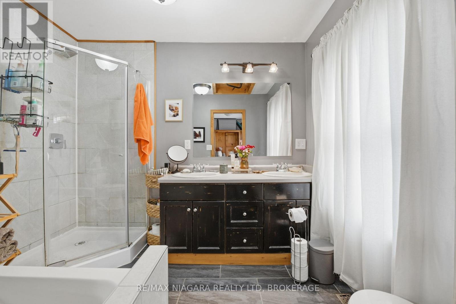 198 Pelham Road, St. Catharines, Ontario L2S 1W7 - Photo 6 - X12552438