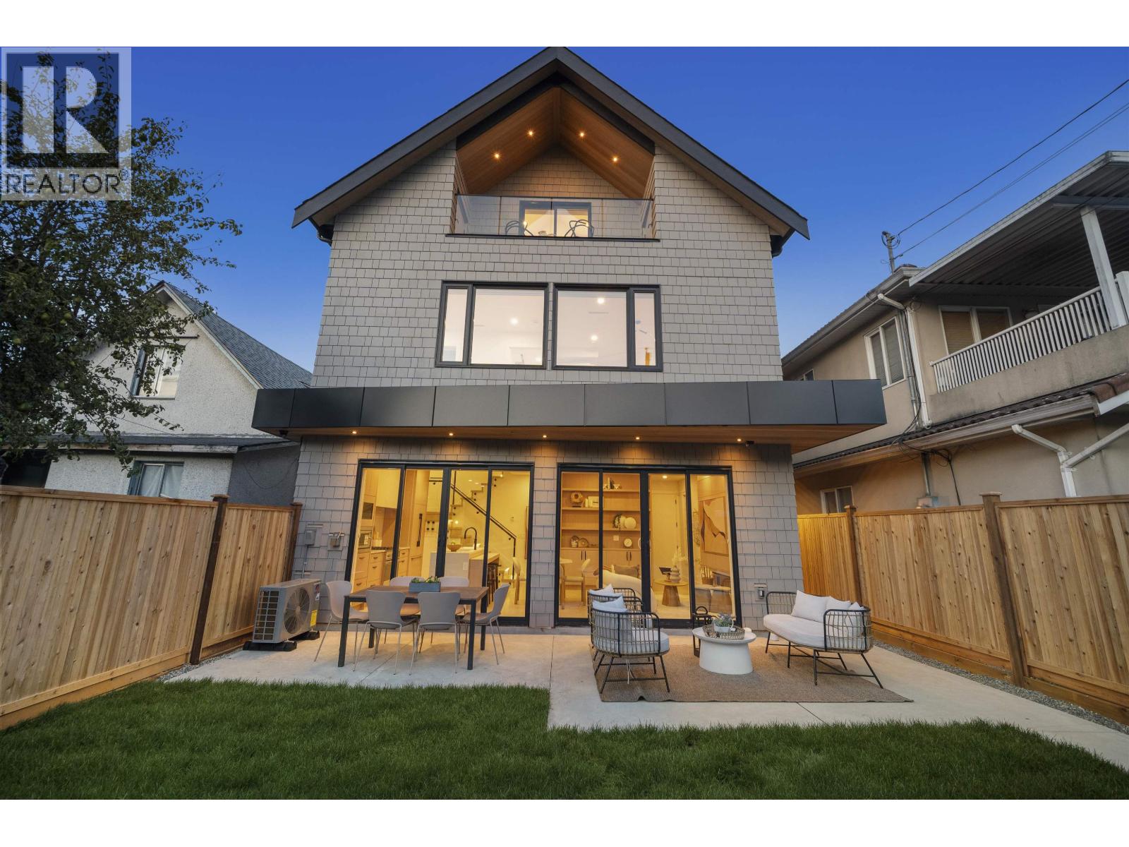 2 5033 PRINCE ALBERT STREET, Vancouver, British Columbia