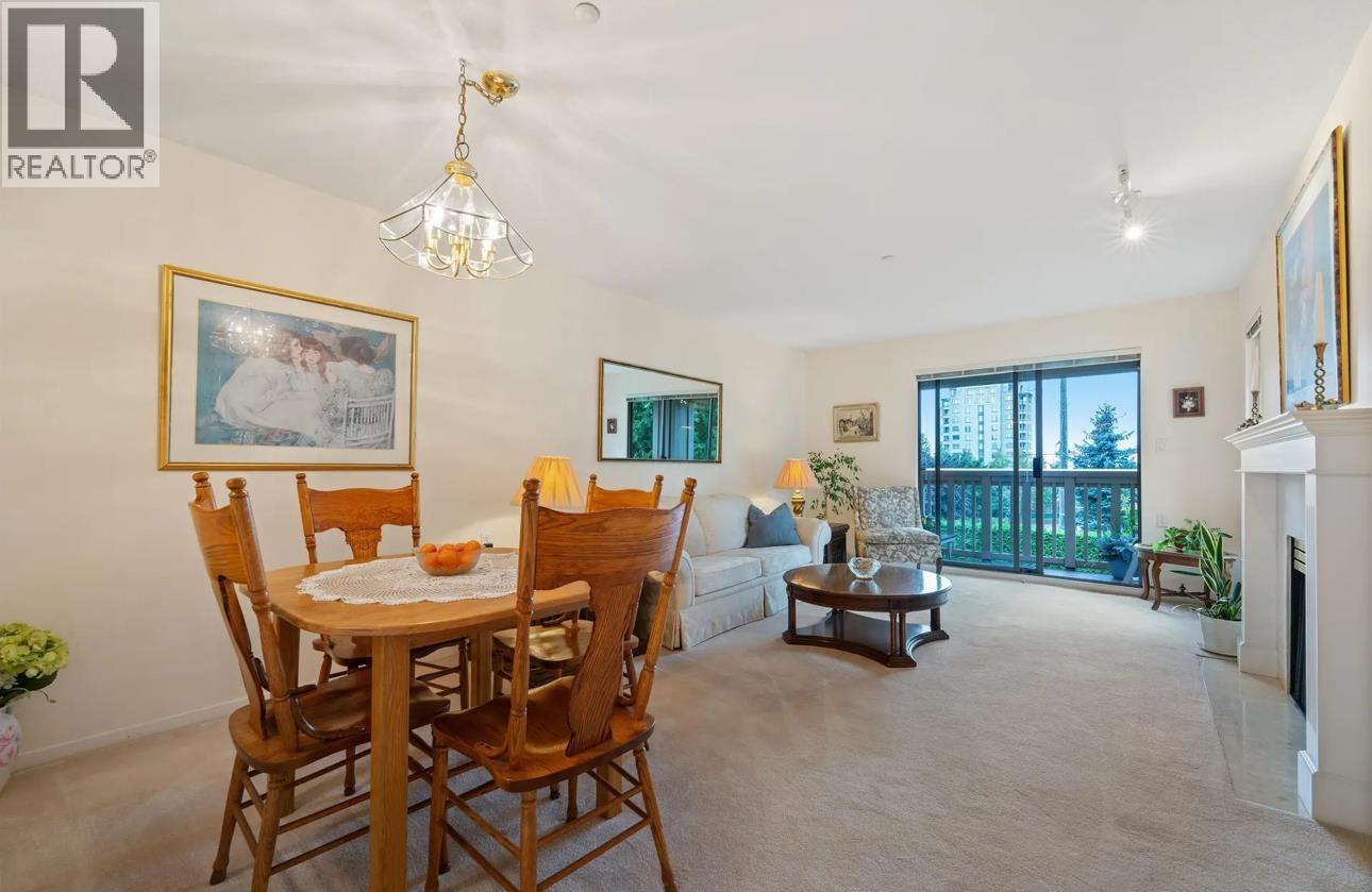 209 843 22nd Street, West Vancouver, British Columbia  V7V 4C1 - Photo 2 - R3067933