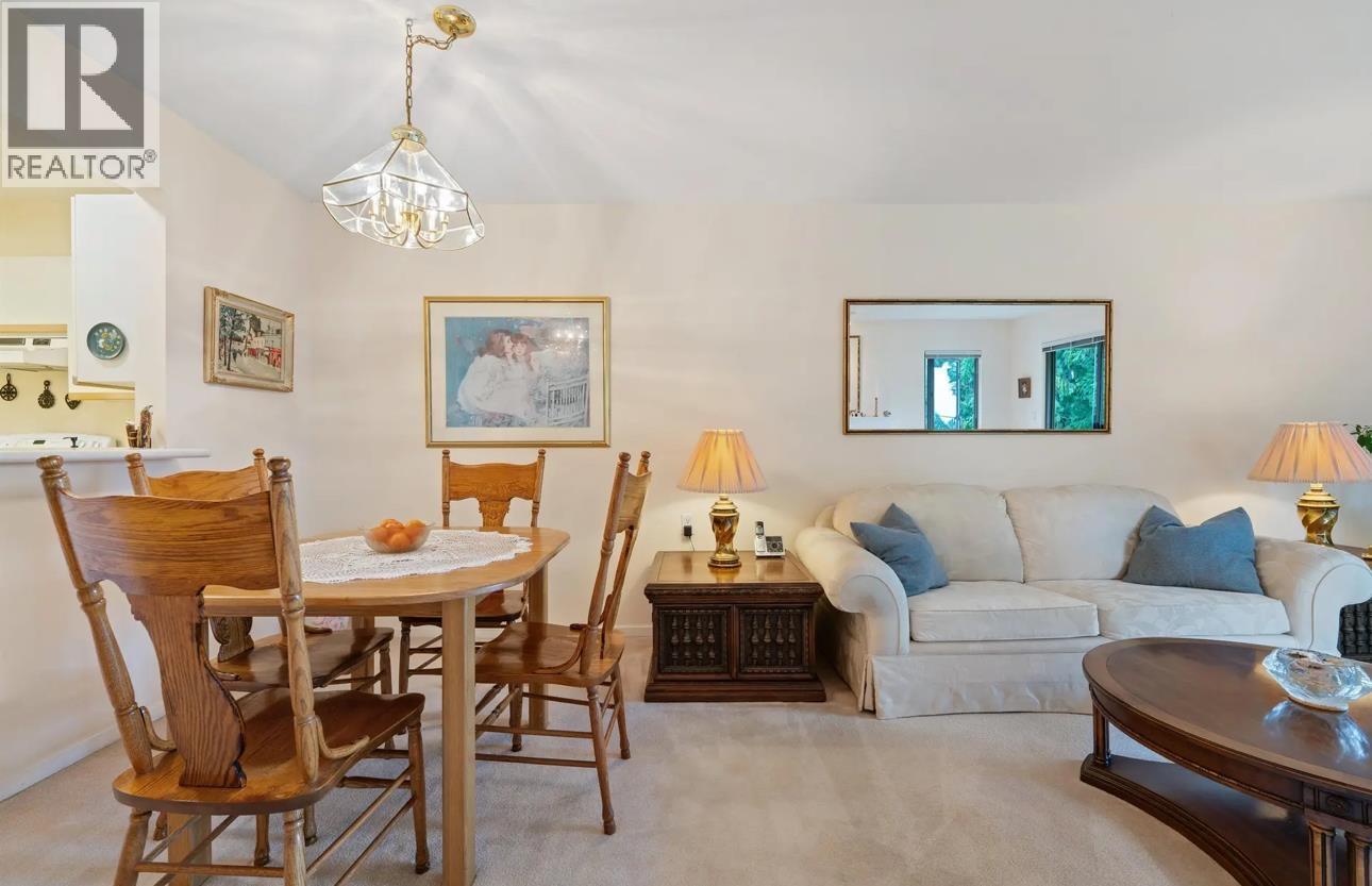 209 843 22nd Street, West Vancouver, British Columbia  V7V 4C1 - Photo 3 - R3067933