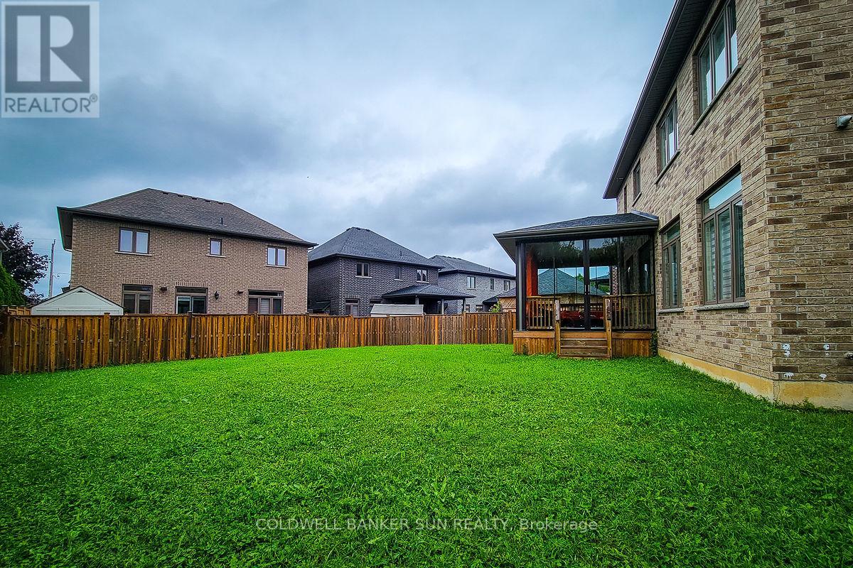 32 Kingspoint Circle, Hamilton, Ontario  L8E 6C5 - Photo 5 - X12552144