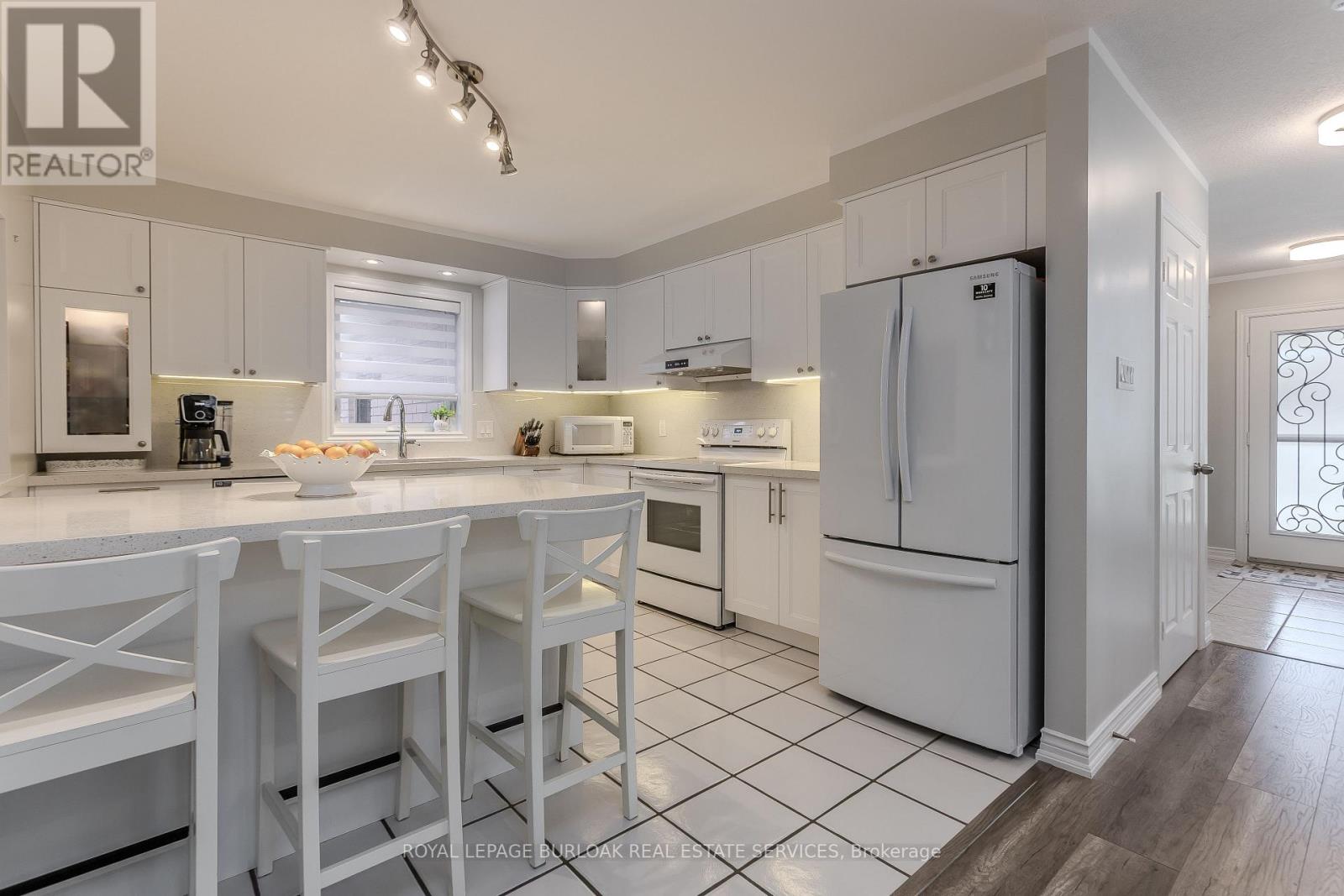 209 Portage Lane, Hamilton, Ontario  L0R 1W0 - Photo 18 - X12552298