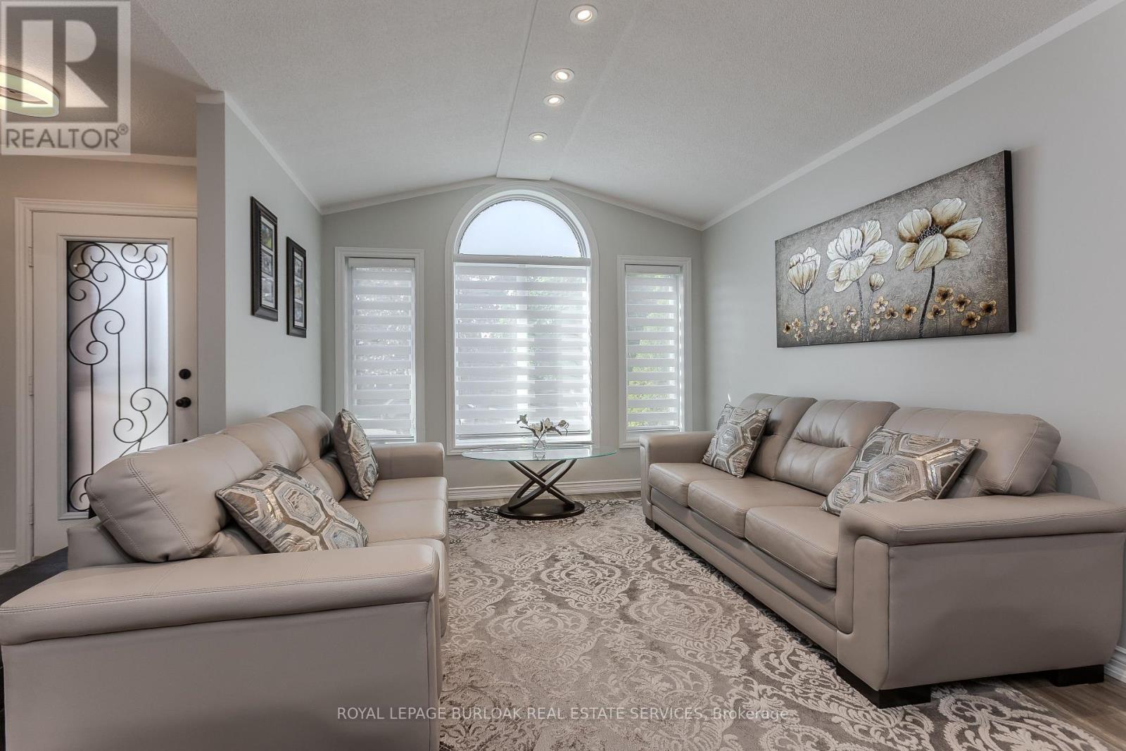 209 Portage Lane, Hamilton, Ontario  L0R 1W0 - Photo 9 - X12552298