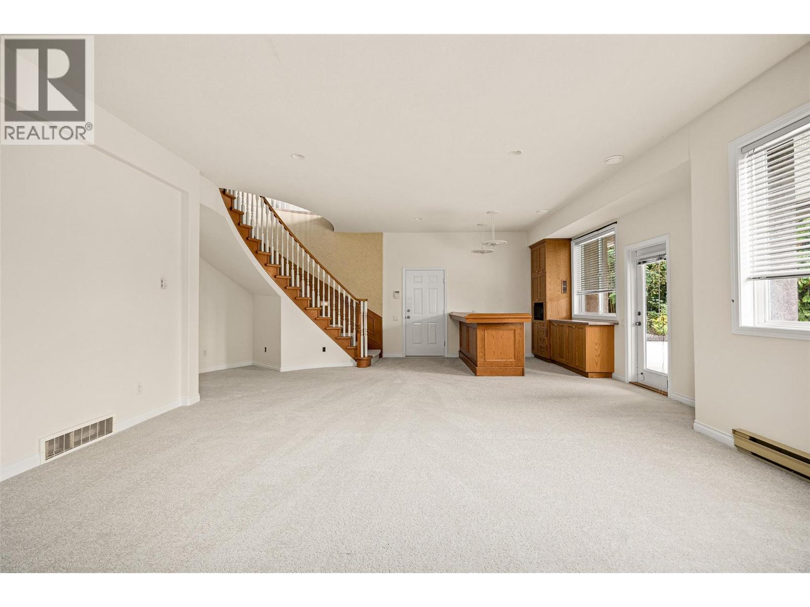 2090 Bowron Street, Kelowna, British Columbia  V1V 2P2 - Photo 6 - 10369428