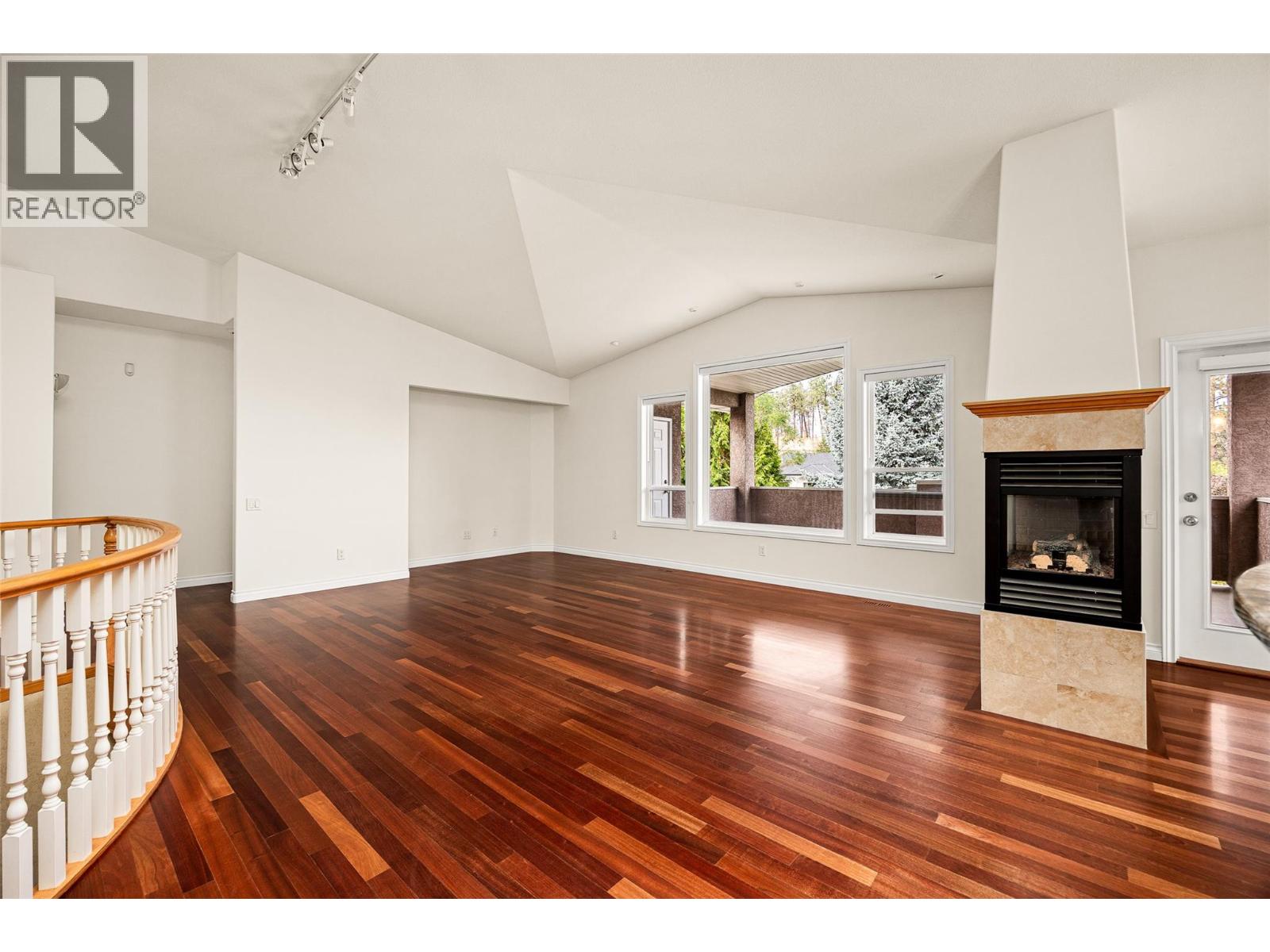 2090 Bowron Street, Kelowna, British Columbia  V1V 2P2 - Photo 4 - 10369428