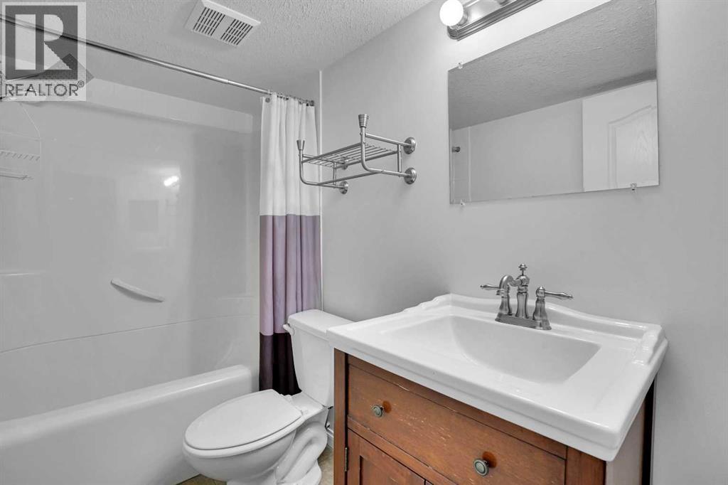 103 Royal Manor Nw, Calgary, Alberta  T3G 5T5 - Photo 31 - A2270234