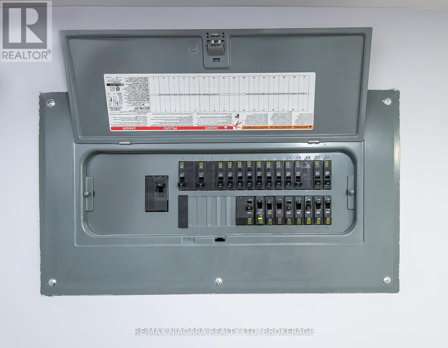 574 Broadway Street, Welland, Ontario L3C 5M5 - Photo 16 - X12509398