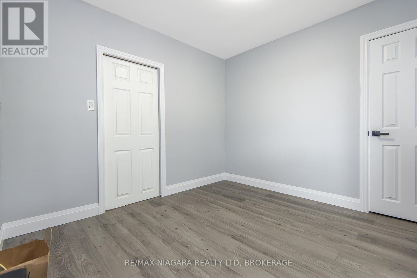 574 Broadway Street, Welland, Ontario L3C 5M5 - Photo 9 - X12509398