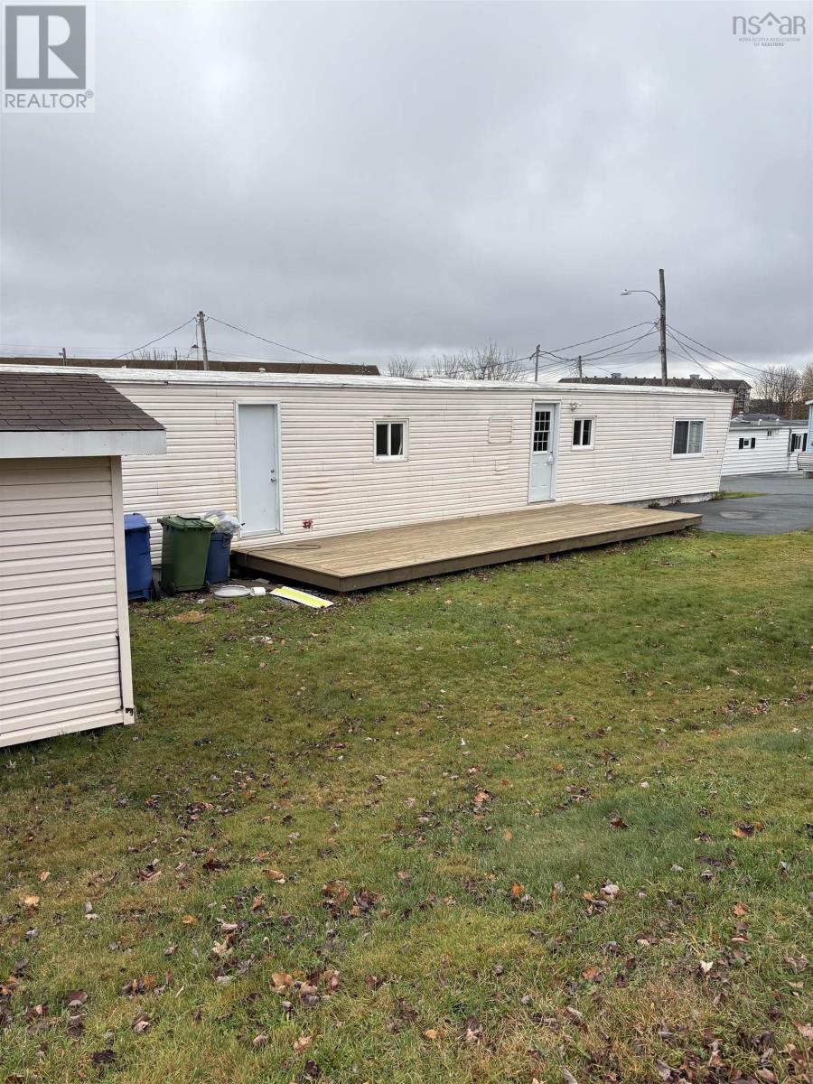 1 Bishop Avenue, Dartmouth, Nova Scotia  B2Y 2B4 - Photo 2 - 202528072