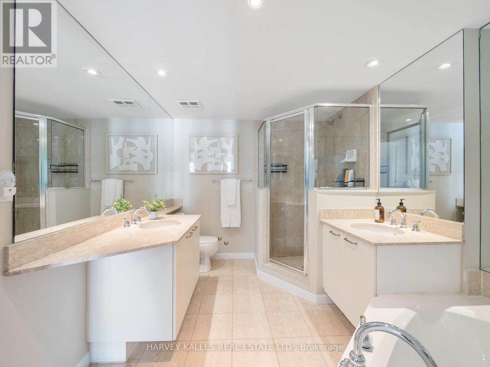 1309 - 140 Simcoe Street, Toronto, Ontario  M5H 4E9 - Photo 17 - C12547048